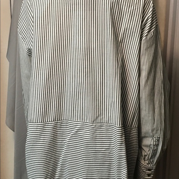 Button down blouse 👚 - Picture 7 of 8